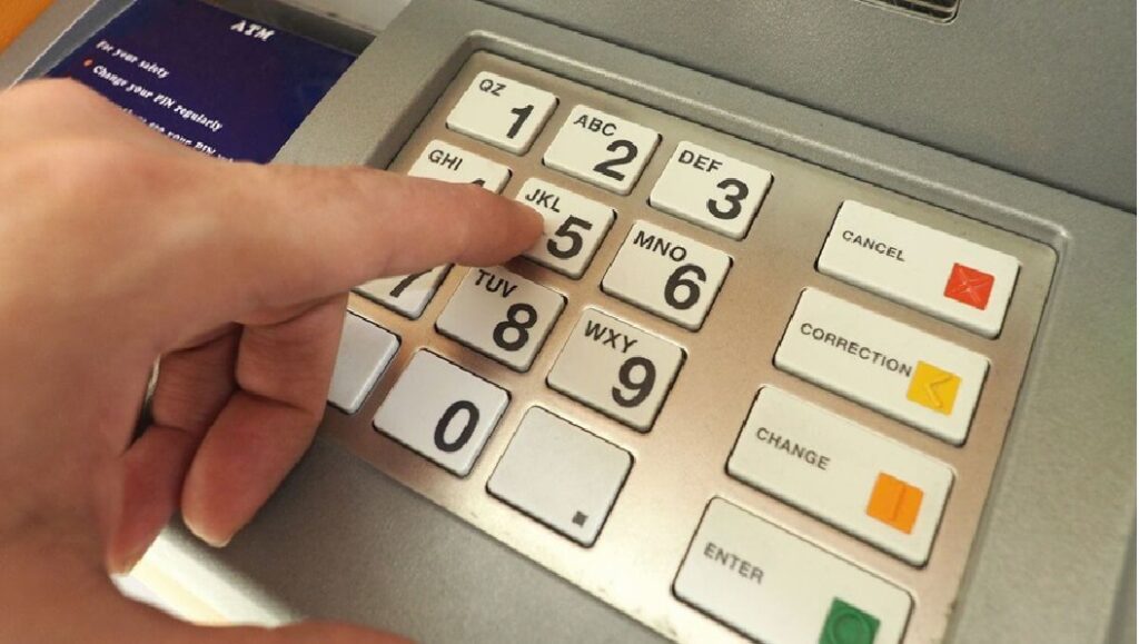 Kuwait cash handling rules കുവൈറ്റിൽ ബാങ്ക് പണ കൈകാര്യം ചെയ്യലിൽ മാറ്റം; എടിഎം പണം സൂക്ഷിക്കുന്നതിൽ പുതിയ ചട്ടങ്ങൾ വരുന്നു 1 ATM NEW