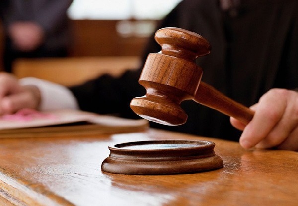 Man convicted of robbery after punching victim, snatching chain in Dubai ദുബായില് യുവാവിനെ മര്ദിച്ച് സ്വര്ണമാല കവര്ന്ന പ്രതി കുറ്റക്കാരന് 1 2025 12 0518 12 61dubai court issues final verdict after six member family stayed two years in hotel without payment