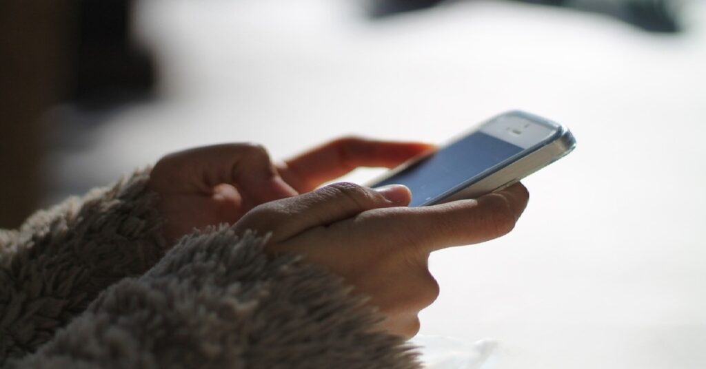 Qatar dental health study കുട്ടികളുടെ ദന്താരോഗ്യ പരിചരണത്തിൽ സോഷ്യൽ മീഡിയക്ക് നിർണായക പങ്ക്; ഖത്തറിൽ നടത്തിയ പഠനം 1 PHONE