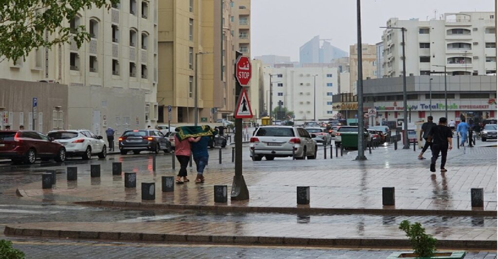 Heavy rain weather warning ഇന്ന് രാത്രി മുതൽ നാളെ രാവിലെ വരെ മഴക്കും ശക്തമായ കാറ്റിനും സാധ്യത, ഉയർന്ന തിരമാല മുന്നറിയിപ്പ് 1 RAIN NEWW