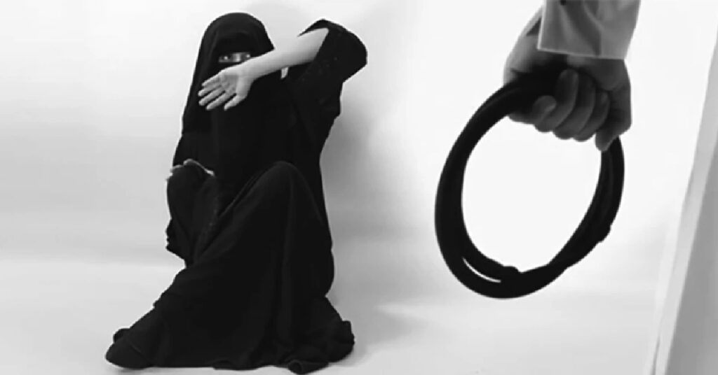 Gulf financial scams : ഭാര്യയോട് ദേഷ്യം, കാറിൽ ലഹരിമരുന്നും മദ്യവും വച്ച് 'കുടുക്കി' ഭർത്താവ്; ബന്ധം പിരിയും മുൻപേ 'പണി കൊടുക്കാൻ നോക്കി, യുവതിയെ രക്ഷപ്പെടുത്തിയത് യു എയിലെ നിയമം, നിങ്ങളും ഈ നിയമങ്ങളെ കുറിച്ച് അറിയൂ 1 court 2