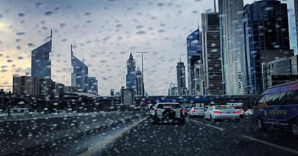 Dubai weather alert : ദുബൈയിൽ അസ്ഥിര കാലാവസ്ഥ: മഴക്കും ഇടിമിന്നലും ആലിപ്പഴ വീഴ്ച്ചയ്ക്കും സാധ്യത 1 rain 3