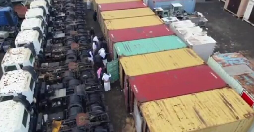 Diesel smuggling Kuwait : കുവൈത്തിൽ ഡീസൽ കള്ളക്കടത്ത്: നാല് പേർ അറസ്റ്റിൽ, സുരക്ഷ ശക്തമാക്കി 1 truk
