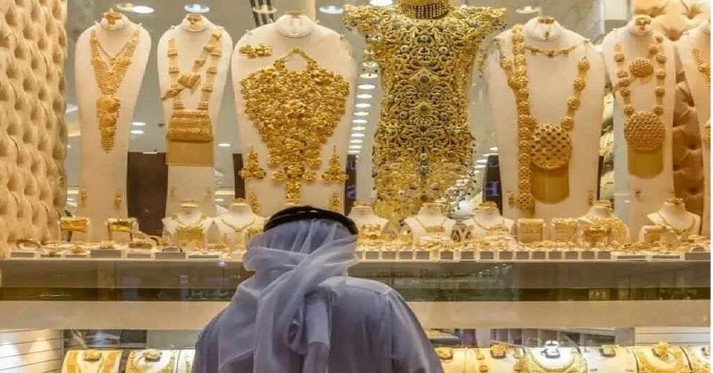 central bank gold demand : കേന്ദ്ര ബാങ്കുകൾ വീണ്ടും വീണ്ടും വാങ്ങും, ഒന്ന് താഴ്ന്നാലും സ്വർണ്ണ വില തലപൊക്കി ഉയരും, നിരീക്ഷകർ പറയുന്നത് ഇങ്ങനെ 1 gold