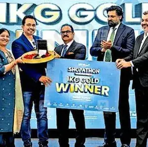 shopathon hyderabad native gets one kilo of gold as prize 1