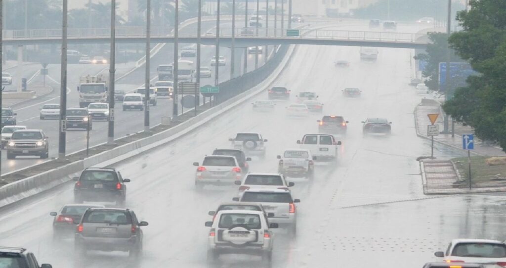 Weather station; യുഎഇയിൽ വീണ്ടും മഴ മുന്നറിയിപ്പ്; വരും ദിവസങ്ങളിൽ ജാഗ്രത പാലിക്കണമെന്ന് നിർദേശം 1 UAE heavy rain updates