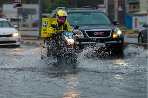 Weather;യുഎഇയിൽ പുതിയൊരു ന്യൂനമർദ്ദം രൂപപ്പെടാൻ സാധ്യത:കാലാവസ്ഥയിലെ NCM Alert ഇങ്ങനെ 1 UAE Rain Alert