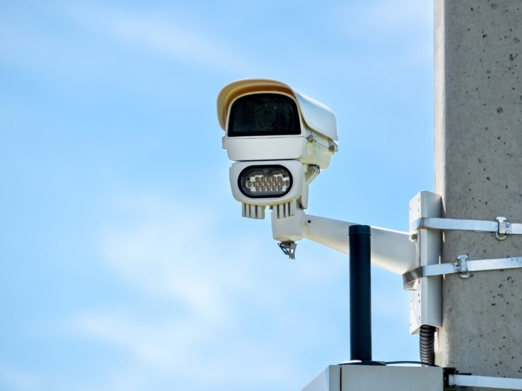 2026 04 2422 04 31uae ai road safety system introduces robot eyes to monitor drivers and improve road safety