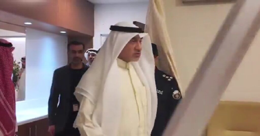 Sheikh Fahad Al-Yousef visits രാജ്യത്തിനായി പോരാടിയവർക്ക് ബിഗ് സല്യൂട്ട്; ആക്രമണത്തിൽ പരിക്കേറ്റ സൈനികരെ സന്ദർശിച്ച് കുവൈറ്റ് ആഭ്യന്തര മന്ത്രി 1 kuwait 1121