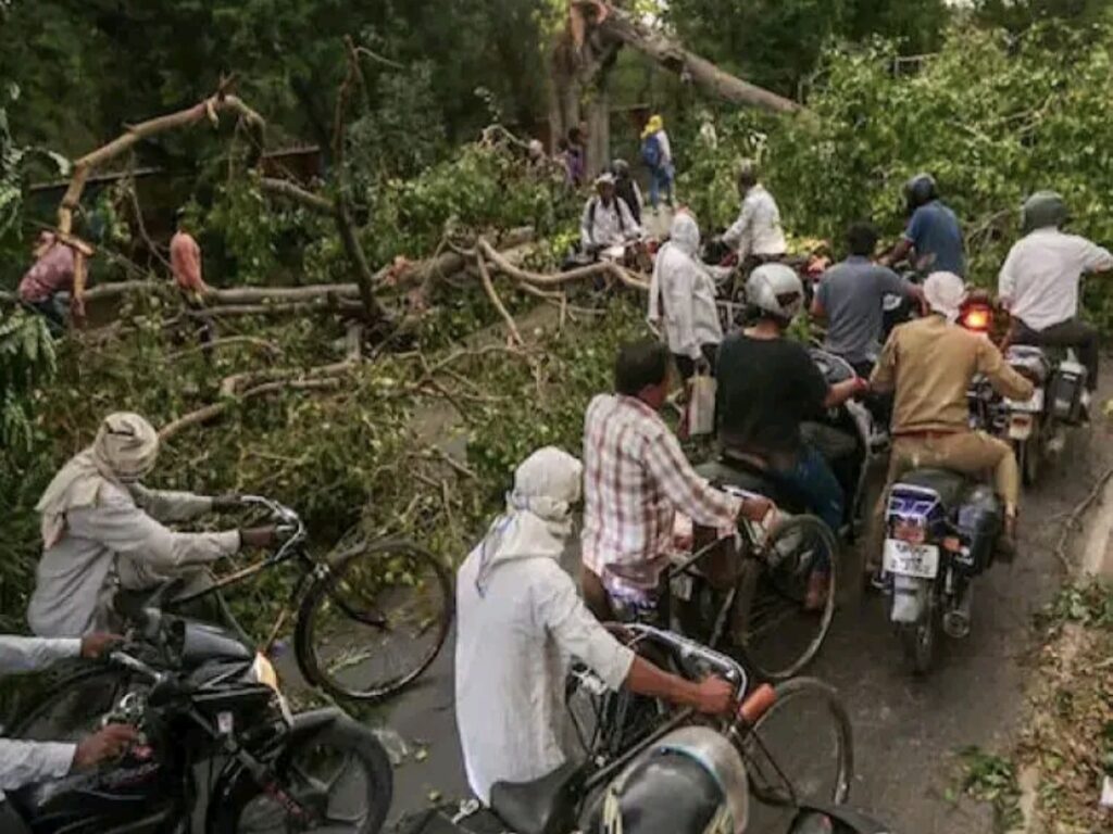 കനത്ത നാശം: ഇന്ത്യയെ ഞെട്ടിച്ച് 111 മരണം ! 1 371519