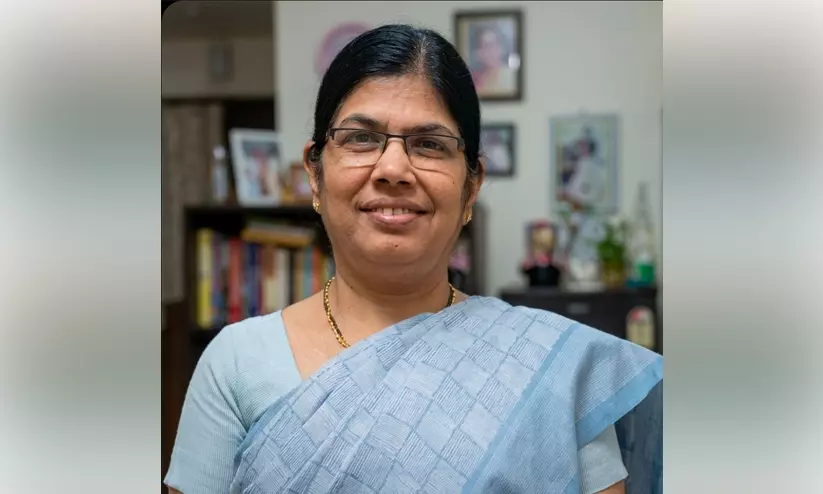 മരണത്തിലും ജീവിപ്പിച്ച അമ്മ; ‘അവൾ പോയില്ല... പലരിലായി ജീവിക്കുന്നു’;യുഎഇയിൽ അവസാന നിമിഷത്തിലും ജീവൻ നൽകി മലയാളി വീട്ടമ്മ, അവയവദാനം കണ്ണീരായി 1 387824