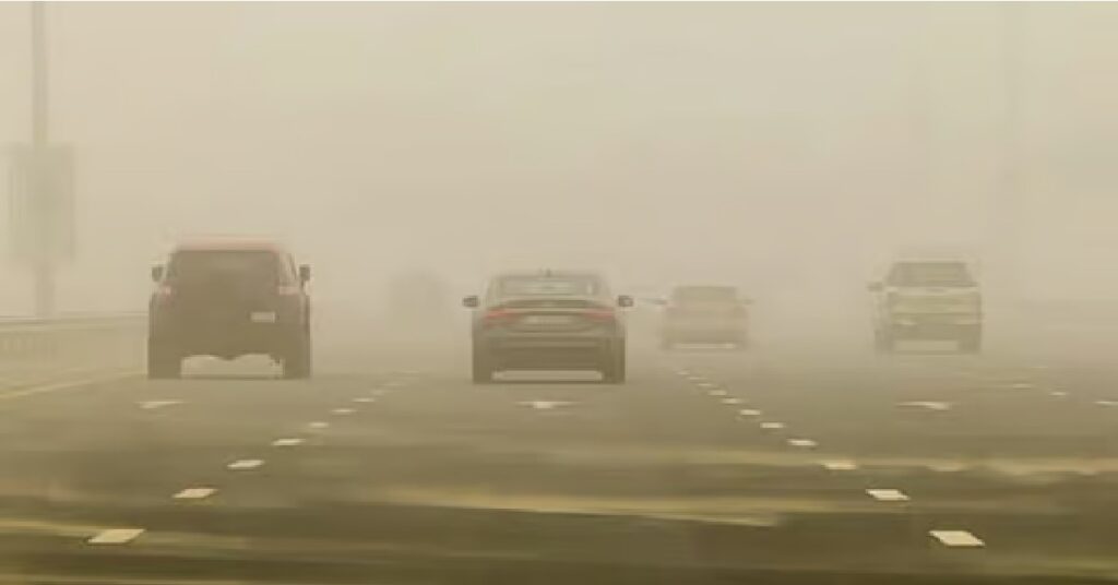 UAE weather fog warning NCM : യുഎഇയിൽ ഇന്ന് രാത്രിയിലും നാളെ പുലർച്ചെയും മൂടൽമഞ്ഞിന് സാധ്യത; ഒപ്പം പൊടിക്കാറ്റും, ഡ്രൈവർമാർ ജാഗ്രത പാലിക്കണം : കാലാവസ്ഥാ കേന്ദ്രം 1 CAR 1