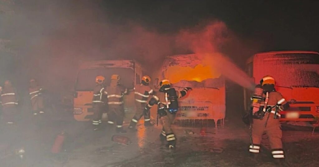 Kuwait Vehicle Rollover Fire കുവൈത്തിൽ വാഹനങ്ങൾ കൂട്ടിയിടിച്ച് തീപിടിച്ചു ; രണ്ട് പേർ മരിച്ചു 1 KUWAIT FIRE