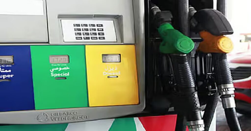 UAE Petrol Prices May Fall Next Month : വാഹന ഉടമകൾക്ക് ആശ്വാസ വാർത്ത; അടുത്ത മാസം യുഎഇയിൽ പെട്രോൾ വില കുറഞ്ഞേക്കും 1 PETROL