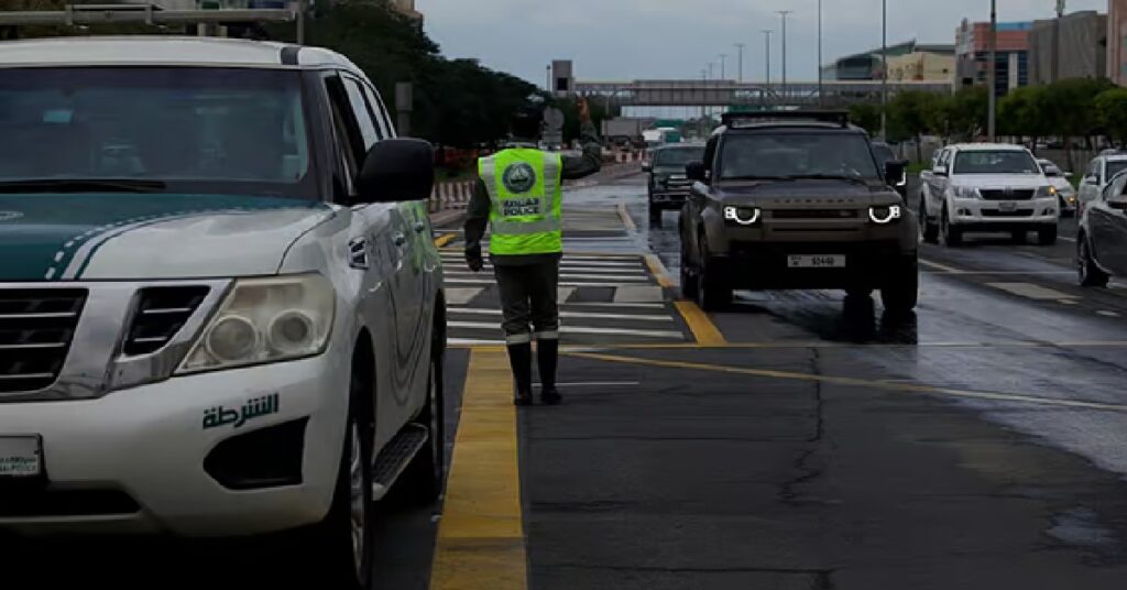 Dubai Police AI smart traffic system : അപകടങ്ങൾ ഉണ്ടാകുന്നകതിന് മുമ്പ് തടയും ; റോഡ് സുരക്ഷയ്ക്ക് ആർട്ടിഫിഷ്യൽ ഇന്റലിജൻസ്; സ്മാർട്ട് ട്രാഫിക് സംവിധാനങ്ങൾ ശക്തമാക്കി ദുബായ് പോലീസ് 1 TRAFFIC