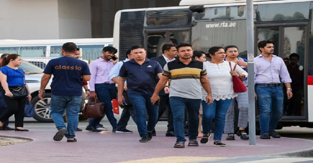 UAE private sector salary rules : ശമ്പളം വൈകിയാൽ പണി കിട്ടും; കമ്പനികൾക്കെതിരെ രണ്ടാം ദിവസം മുതൽ നടപടി! ശമ്പളം കിട്ടിയില്ലങ്കിൽ നിങ്ങൾക്ക് രഹസ്യമായി പരാതിപ്പെടാം, എങ്ങനെയെന്നല്ലേ ? 1 salary