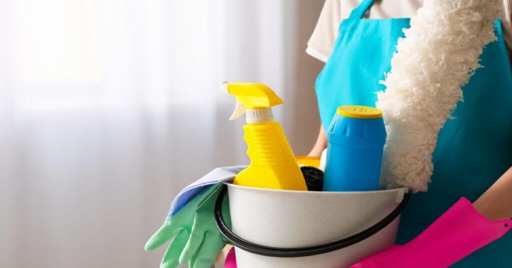 Dubai domestic worker safety : വീട്ടുജോലിക്കാരെ നിയമിക്കാനിരിക്കയാണോ? ദുബായ് പോലീസിന്റെ ഈ മുന്നറിയിപ്പ് അറിയാതെ പോകരുത് 1 uae 123 1