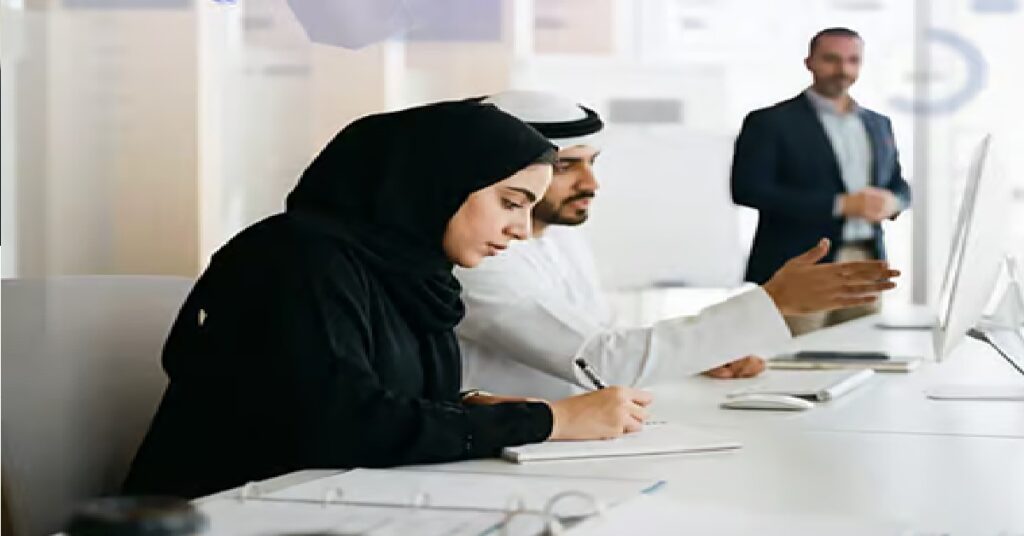 UAE Year of the Family workplace reforms ജോലി സമയം കുറയും, പ്രമോഷൻ വേഗത്തിലാകും ബോണസും; യുഎഇ 'ഇയർ ഓഫ് ദി ഫാമിലി' പദ്ധതിയുടെ ഭാഗമായി ഈ എമിറേറ്റ്സിൽ വൻ തൊഴിൽ പരിഷ്കാരം 1 uae jobs