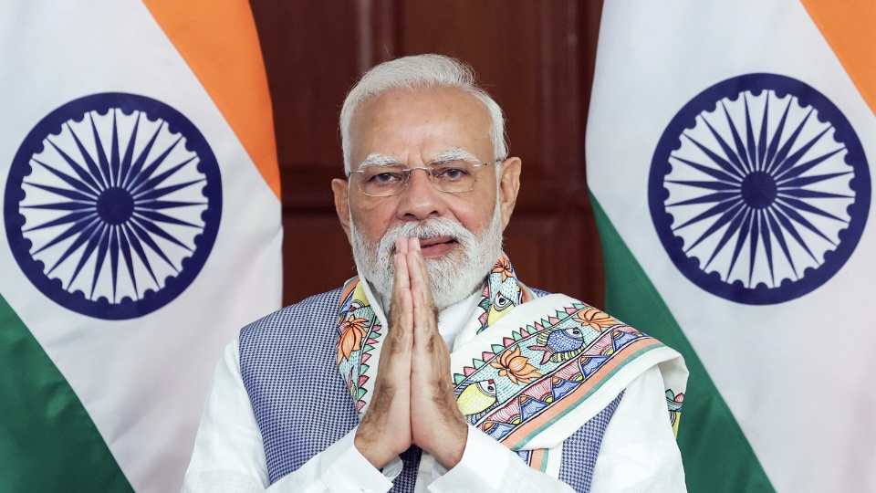 Narendra Modi Pays Tribute to the Contributions of Father Amir പിതാവ് അമീർ നൽകിയ സംഭാവനകളെ അനുസ്മരിച്ച് നരേന്ദ്ര മോദി 1 1000672944