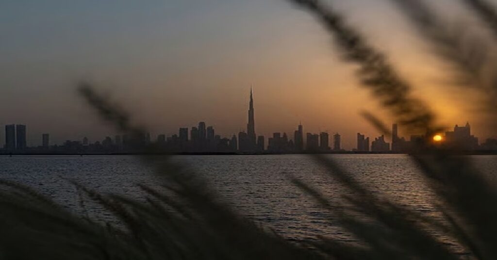 Dubai rent trends second half ദുബായിലേക്ക് താമസം മാറാൻ പ്ലാനുണ്ടോ ? എന്നാൽ ഇക്കാര്യങ്ങൾ ശ്രദ്ധിക്കുക, ദുബായിൽ അപ്പാർട്ട്മെന്റ് വാടക കുറയുന്നു, വിലപേശി വീടുറപ്പിക്കാൻ കഴിയും 1 RENT