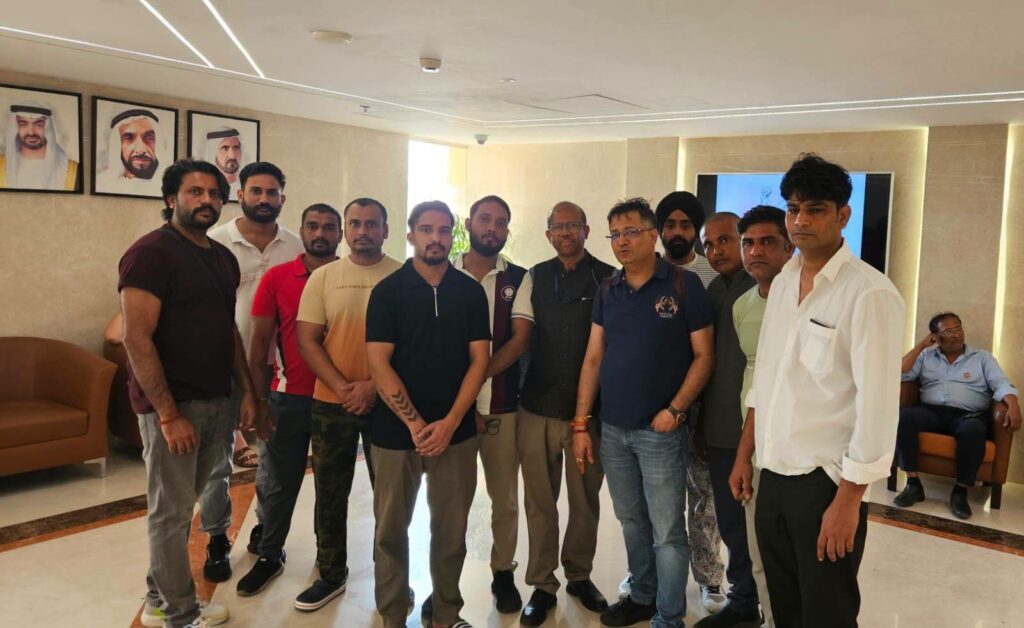 Indian Consulate Officials Visit Injured Sailors ഹോർമുസ് ആക്രമണത്തിൽ പരിക്കേറ്റ നാവികരെ സന്ദർശിച്ച് ഇന്ത്യൻ കോൺസുലേറ്റ് അധികൃതർ 1 SAILORS