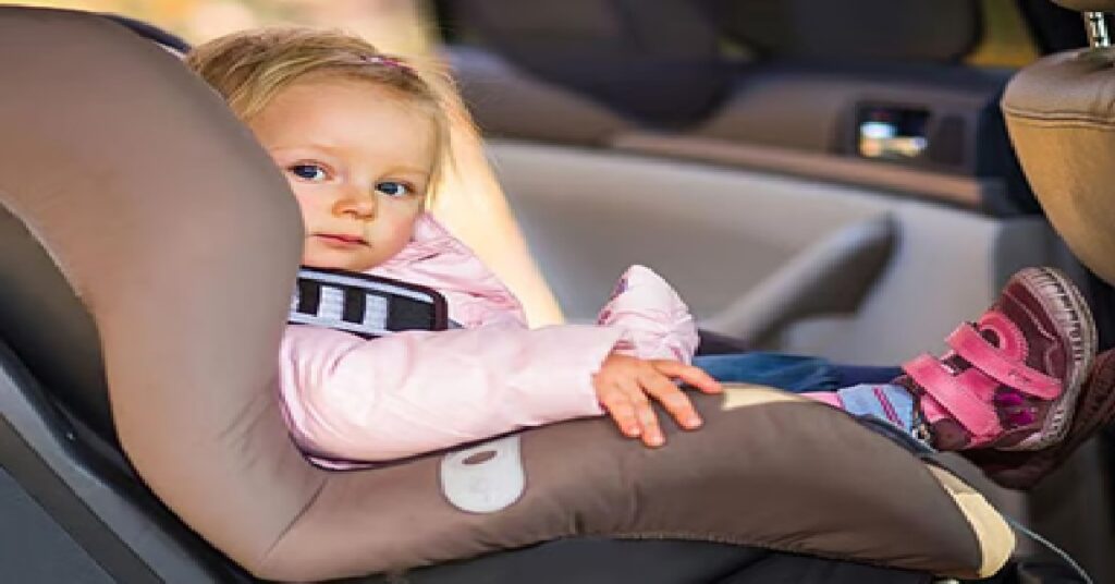 UAE child car seat rules :കുട്ടികളെ മടിലിരുത്തി ഡ്രൈവ് ചെയ്യുന്നവരാണോ ?എന്നാൽ ദേ വമ്പൻ പിഴയും 4 ബ്ലാക്ക് പോയിന്റും ഉറപ്പ് 1 child