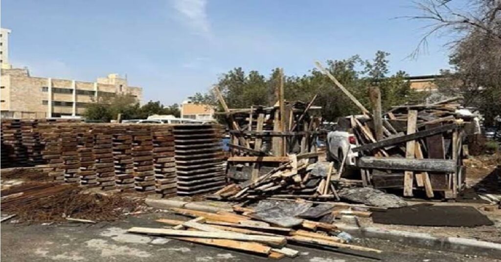 Kuwait Construction Waste Fine കുവൈറ്റിൽ വീടുകൾക്ക് മുന്നിലോ റോഡുകളിലോ നടപ്പാതകളിലോ മാലിന്യങ്ങൾ വലിച്ചെറിയരുത് ; വമ്പൻ പണി പുറകെ വരും 1 kuwait fine