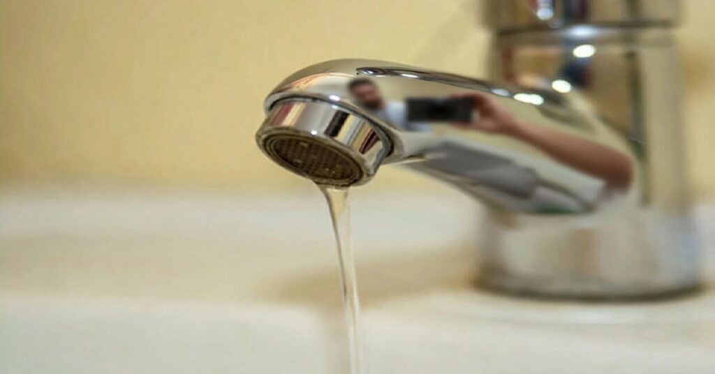 Kuwait water supply disruption കുവൈത്തിൽ ഈ ഇടങ്ങളിൽ ജലവിതരണം താൽക്കാലികമായി തടസ്സപ്പെടും; മൂന്ന് പ്രദേശങ്ങളിലെ താമസക്കാർക്ക് മുന്നറിയിപ്പ് 1 kuwait saved