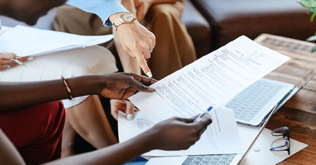 UAE employment contract യുഎഇയിൽ പുതിയ തൊഴിൽ കരാറിൽ ഒപ്പിടും മുമ്പ് നിങ്ങൾ അറിയേണ്ട 10 പ്രധാന കാര്യങ്ങൾ 1 uaae 22