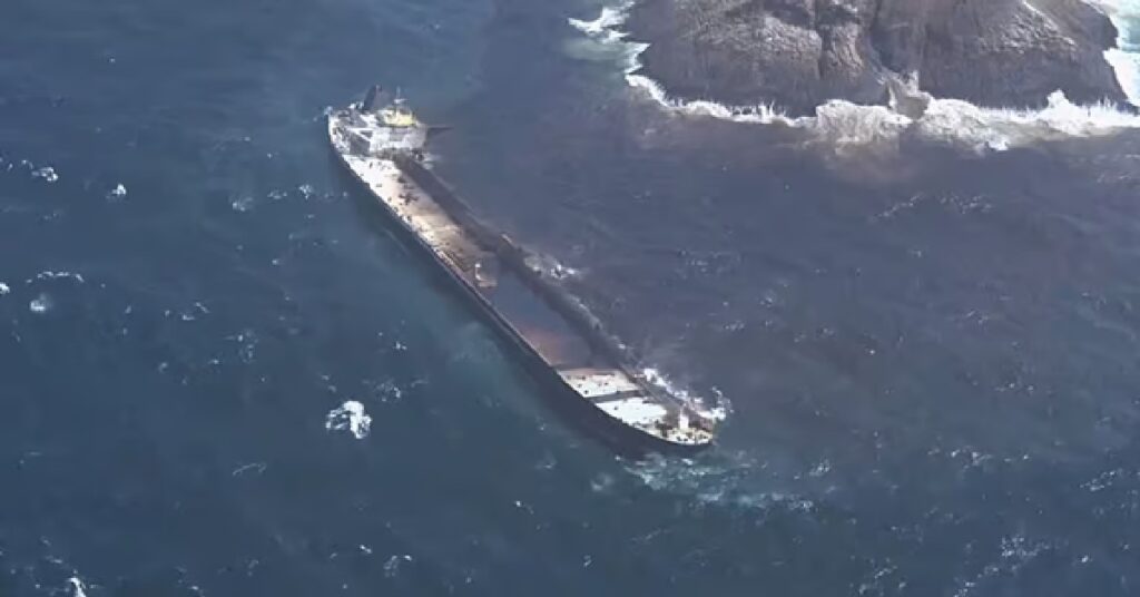 Oman coast oil spill Caroline Besengi ഒമാൻ തീരത്ത് എണ്ണച്ചോർച്ച: ഗൾഫ് രാജ്യങ്ങളിലാകെ ആശങ്ക, കാരണം ? 1 GULF