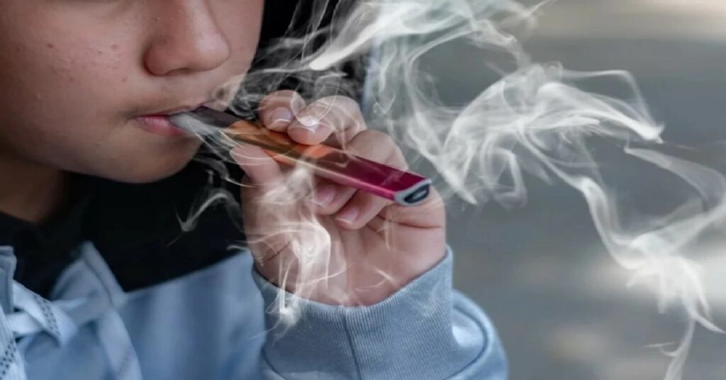 Kuwait nicotine law 2026 : 21 വയസ്സിന് താഴെയുള്ളവർക്ക് ഇനി പുകയിലയും നിക്കോട്ടിൻ ഉൽപ്പന്നങ്ങളും കിട്ടില്ല; കുവൈത്തിൽ പുതിയ നിയമം 1 HOME