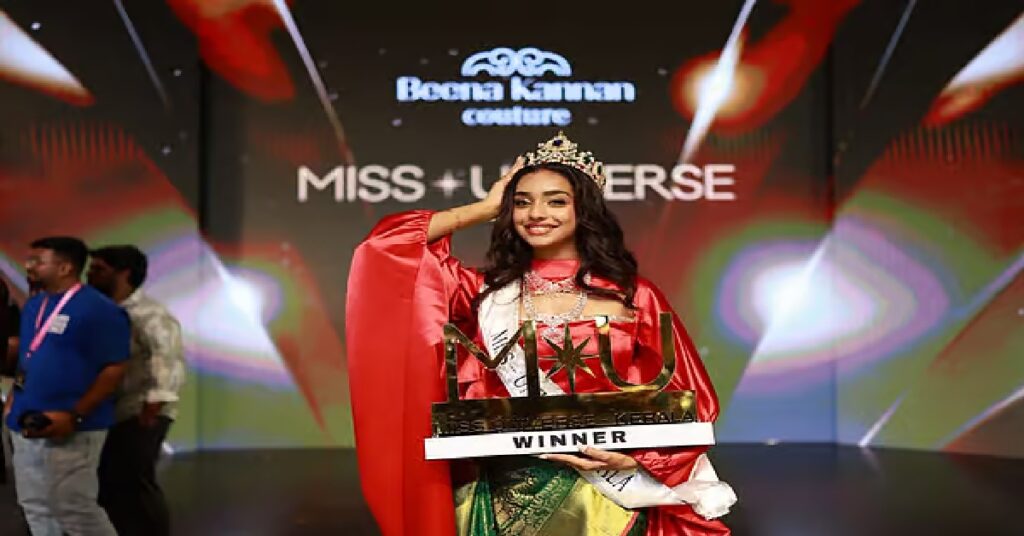 Miss Universe India 2026 ഫിൽറ്ററിടാതെ സ്വന്തം ഫോട്ടോ സോഷ്യൽ മീഡിയയിലിടാൻ ഭയന്ന കെസിയ, പരാജയങ്ങളുടെ കൈയ്പ്പിൽ നിന്നും വിജയത്തിന്റെ മധുരം നുകർന്ന മാവേലിക്കരക്കാരി മിസ് യൂണിവേഴ്സ് ഇന്ത്യ കിരീടം ചൂടിയ കഥ 1 INDIA 1
