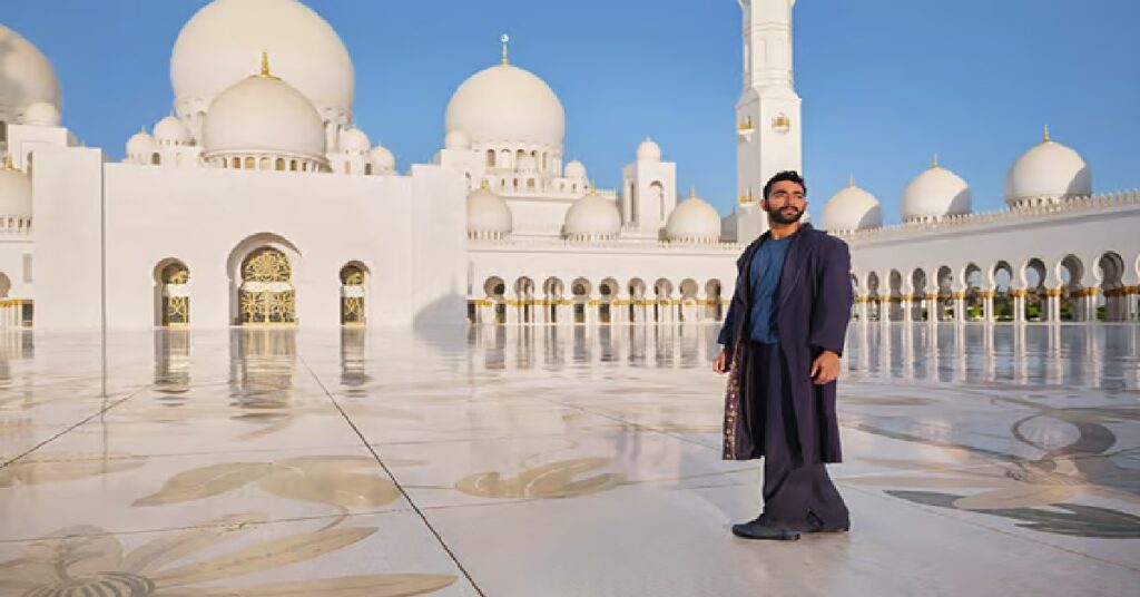 Abu Dhabi free visa ഇന്ത്യൻ യാത്രക്കാർക്ക് അബുദാബിയിലേക്ക് സൗജന്യ ടൂറിസ്റ്റ് വിസ; 11 ട്രാവൽ പങ്കാളികൾ വഴി ബുക്ക് ചെയ്യാം 1 VISA