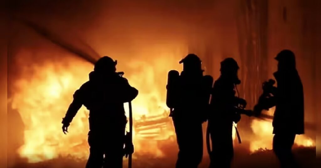 Saudi Arabia factory fire :സൗദിയിലെ ഫാക്ടറിയിൽ തീപിടിത്തം: 16 പ്രവാസികൾ മരിച്ചു 1 bus 1