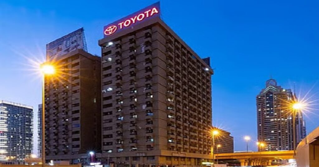 Toyota Building Dubai ദുബായുടെ വളർച്ചയ്ക്ക് സാക്ഷിയായ ടൊയോട്ട ബിൽഡിങ് ഓർമ്മയാകുന്നു, കെട്ടിടത്തിലെ താമസക്കാർ ഒഴിഞ്ഞുതുടങ്ങി 1 toyata