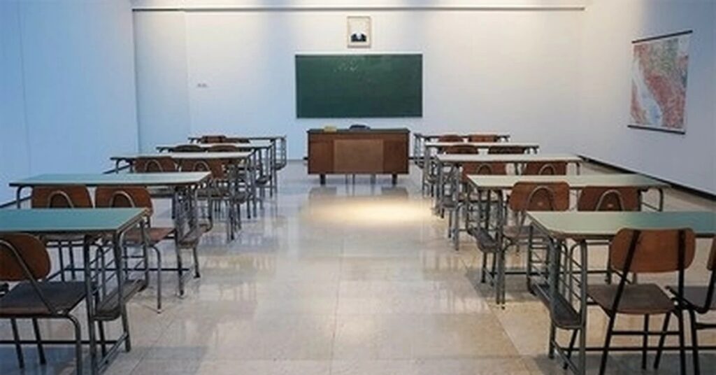 Kuwait school fee rules 2026 : കുവൈത്തിൽ ഫീസ് അടച്ചില്ലെങ്കിലും കുട്ടികളുടെ പഠനം തടയാൻ സ്വകാര്യ സ്കൂളുകൾക്ക് അവകാശം ഉണ്ടോ ? വിദ്യാഭ്യസ മന്ത്രാലയത്തിന്റെ നിർദേശം ഇങ്ങെനെ 1 SCHOOL 45645 2
