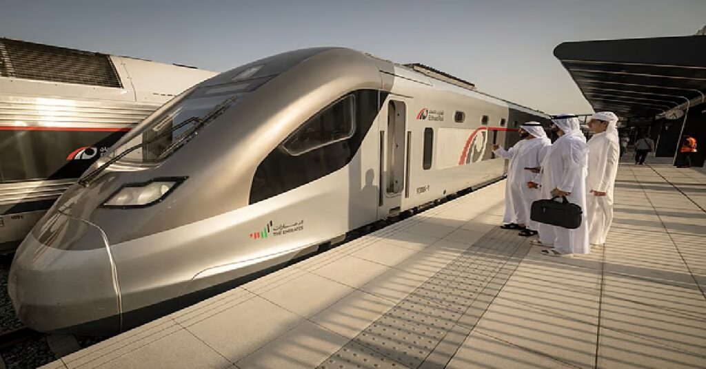 Etihad Rail Abu Dhabi Dubai passenger train കാറും ട്രാഫിക്കും ഒഴിവാക്കാം; അബുദാബി-ദുബായ് യാത്രയ്ക്ക് 57 മിനിറ്റ് ട്രെയിൻ 1 TRAIN 1