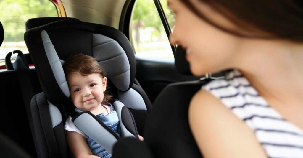 Kuwait Makes Seat Belts Mandatory for All Passengers എല്ലാ യാത്രക്കാർക്കും ഇനി സീറ്റ് ബെൽറ്റ് നിർബന്ധം, കുട്ടികൾക്ക് സീറ്റ് പുറകിൽ; കുവൈറ്റിൽ സുരക്ഷാ മാനദണ്ഡങ്ങൾ കർശനം 1 child seat copy e1789871005620