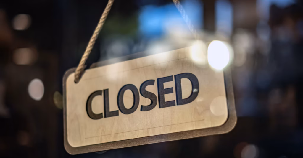 A Leading Butcher Shop in Abu Dhabi Shut Down തുടർച്ചയായ ഭക്ഷ്യസുരക്ഷാ ലംഘനം; അബുദാബിയിലെ പ്രമുഖ ഇറച്ചിക്കട അടച്ചുപൂട്ടി 1 closed scaled e1790337917348