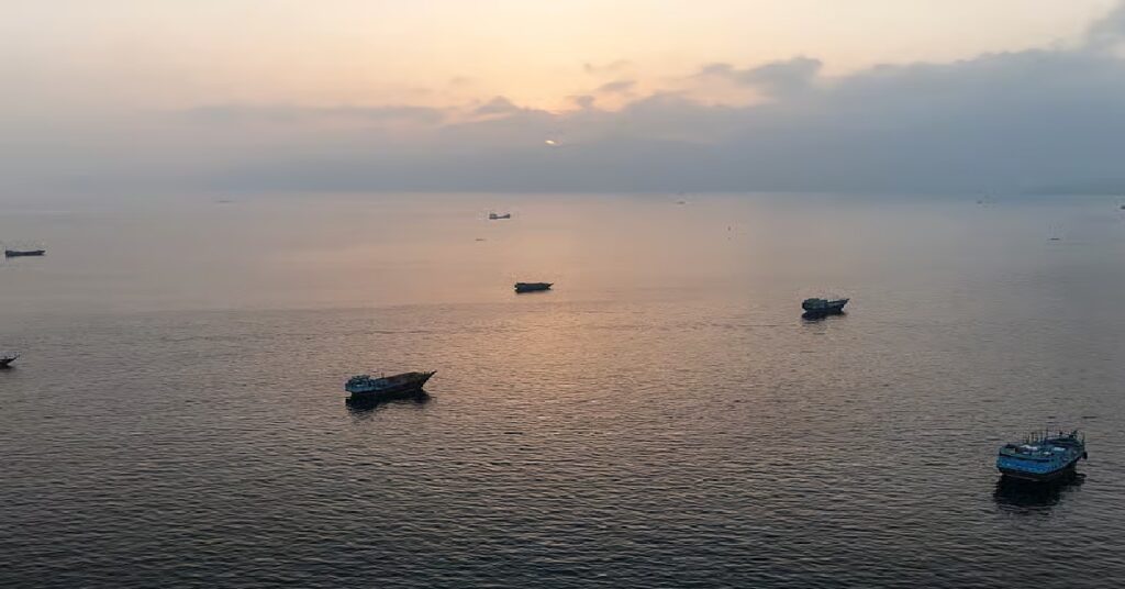 Strait of Hormuz reopening : ഹോർമുസ് പ്രതിസന്ധിയിലും ചരക്ക് നീക്കം തുടരും; ബദൽ മാർഗങ്ങളുമായി ഡിപി വേൾഡ് 1 hormos