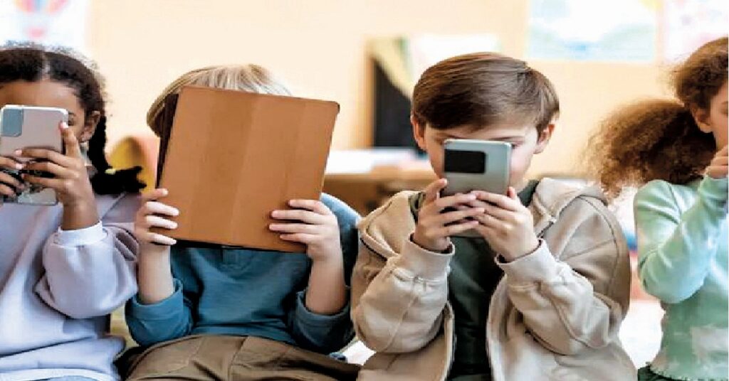 Qatar digital safety campaign : കുട്ടികളുടെ ഡിജിറ്റൽ സുരക്ഷ; ഖത്തറിൽ പുതിയ ദേശീയ കാമ്പയിൻ ആരംഭിച്ചു 1 phon neww
