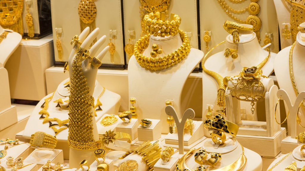 UAE gold price today :ദുബായിൽ ഇന്ന് സ്വർണ്ണവില മാറി, കൂടിയോ കുറഞ്ഞോ ? അറിയാം 1 uae gold rate