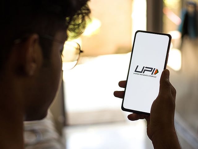 ₹2,000ന് മുകളിലുള്ള UPI പേയ്മെന്റിന് പുതിയ ചാർജ്; യുഎഇ പ്രവാസികൾ അറിയേണ്ട പ്രധാന 5 കാര്യങ്ങൾ 1 1000078153