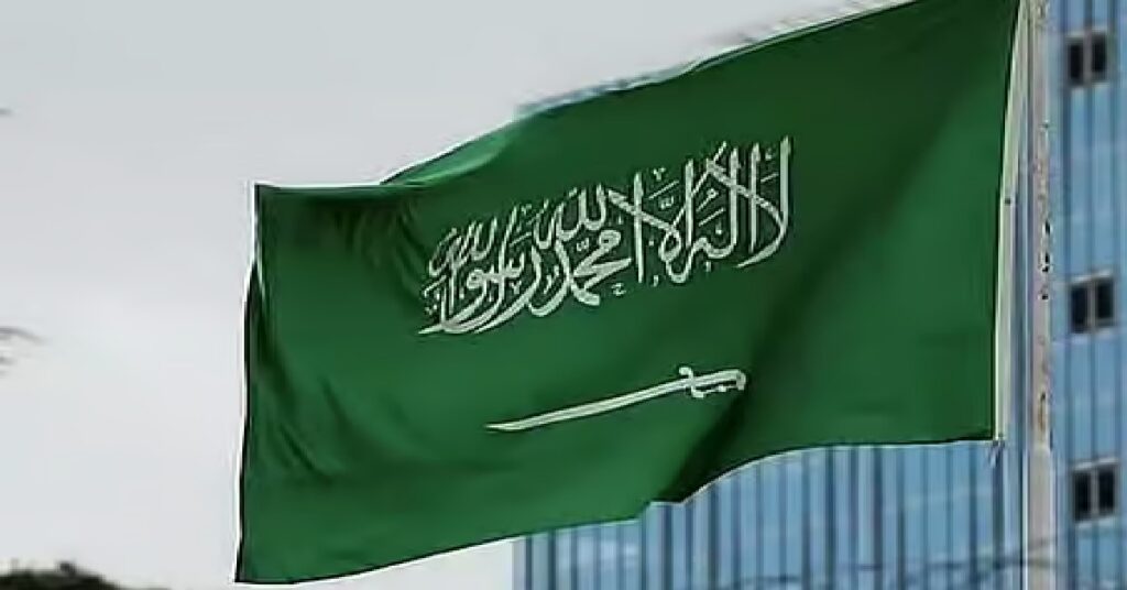 Najran, Jazan airports attacked ഗൾഫിൽ വീണ്ടും ആശങ്ക; സൗദിയിലെ രണ്ട് വിമാനത്താവളങ്ങളിൽ ആക്രമണം, മൂന്ന് പേർക്ക് പരിക്ക്, നാശനഷ്ടം 1 AIRPORT
