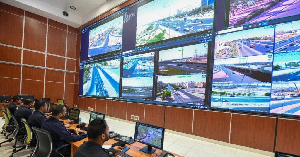Kuwait delivery riders traffic violations കുവൈത്തിൽ ഡെലിവറി ബൈക്ക് യാത്രക്കാർക്കെതിരെ പരിശോധന ശക്തമാക്കി; നിയമലംഘകർക്ക് പിഴയും ബൈക്ക് പിടിച്ചെടുക്കലും തുടരും 1 bike