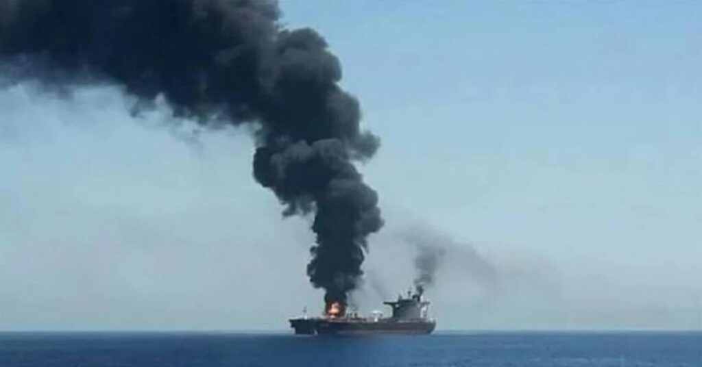 11 Indians injured after vessel hit by projectile ഹോർമുസ് കടലിടുക്കിൽ കപ്പലിന് നേരെ ആക്രമണം: 11 ഇന്ത്യക്കാർക്ക് പരിക്ക് 1 hormos 1