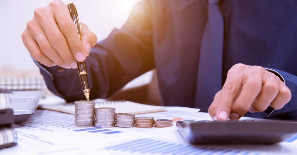 Can Expats Get Loans in Kuwait? കുവൈത്തിൽ പ്രവാസികൾക്ക് വായ്പ ലഭിക്കുമോ? പ്രധാന മാനദണ്ഡങ്ങൾ ഇവ 1 loan e1791275774752